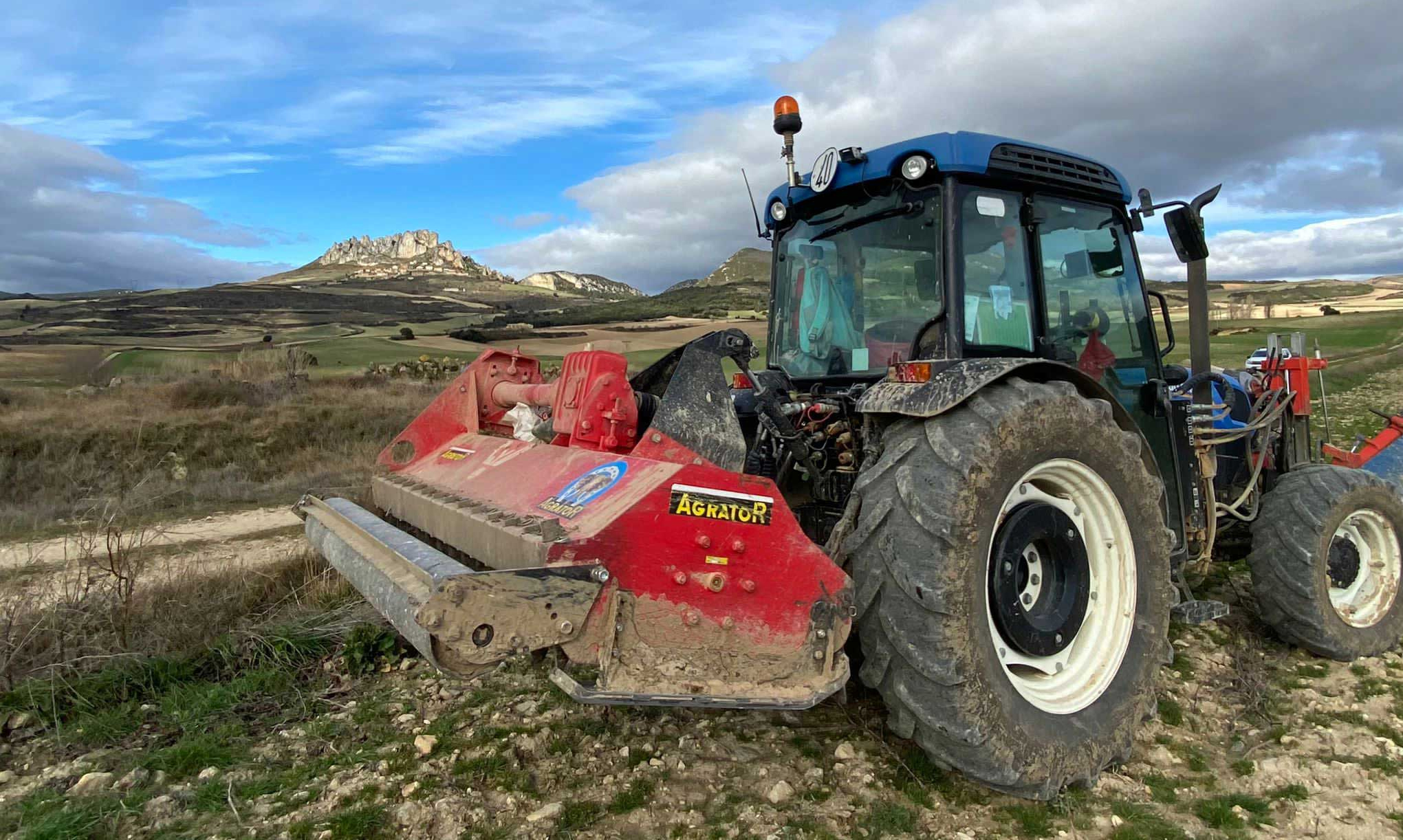 Máquina de Agrator trabajando en el campo